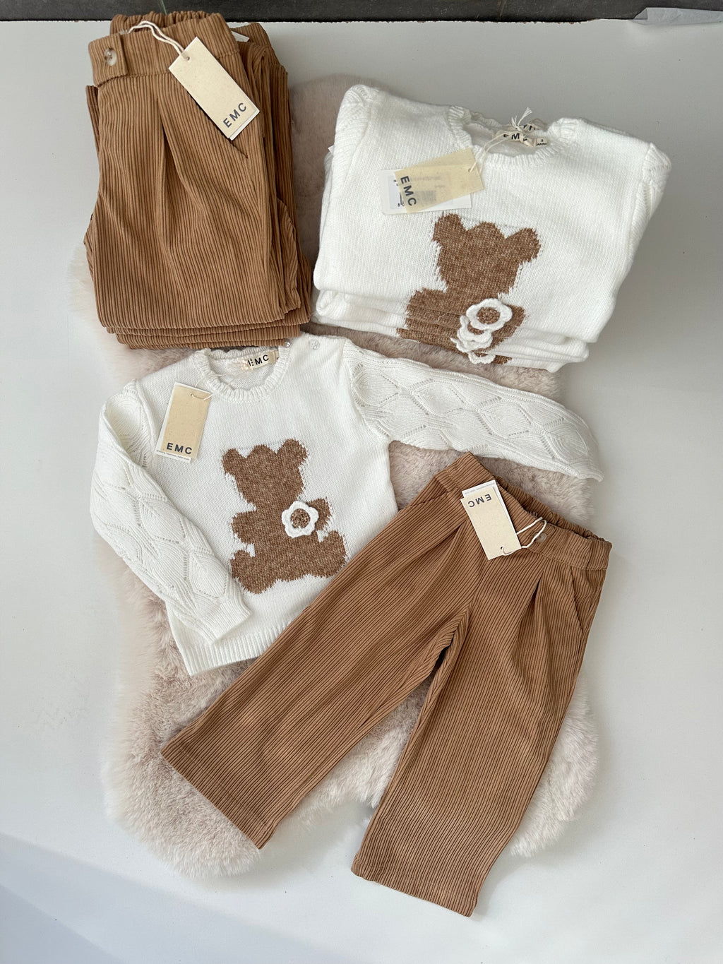 EMC – Gebreide Ecru Trui met Teddy Bear & Kabelpatroon