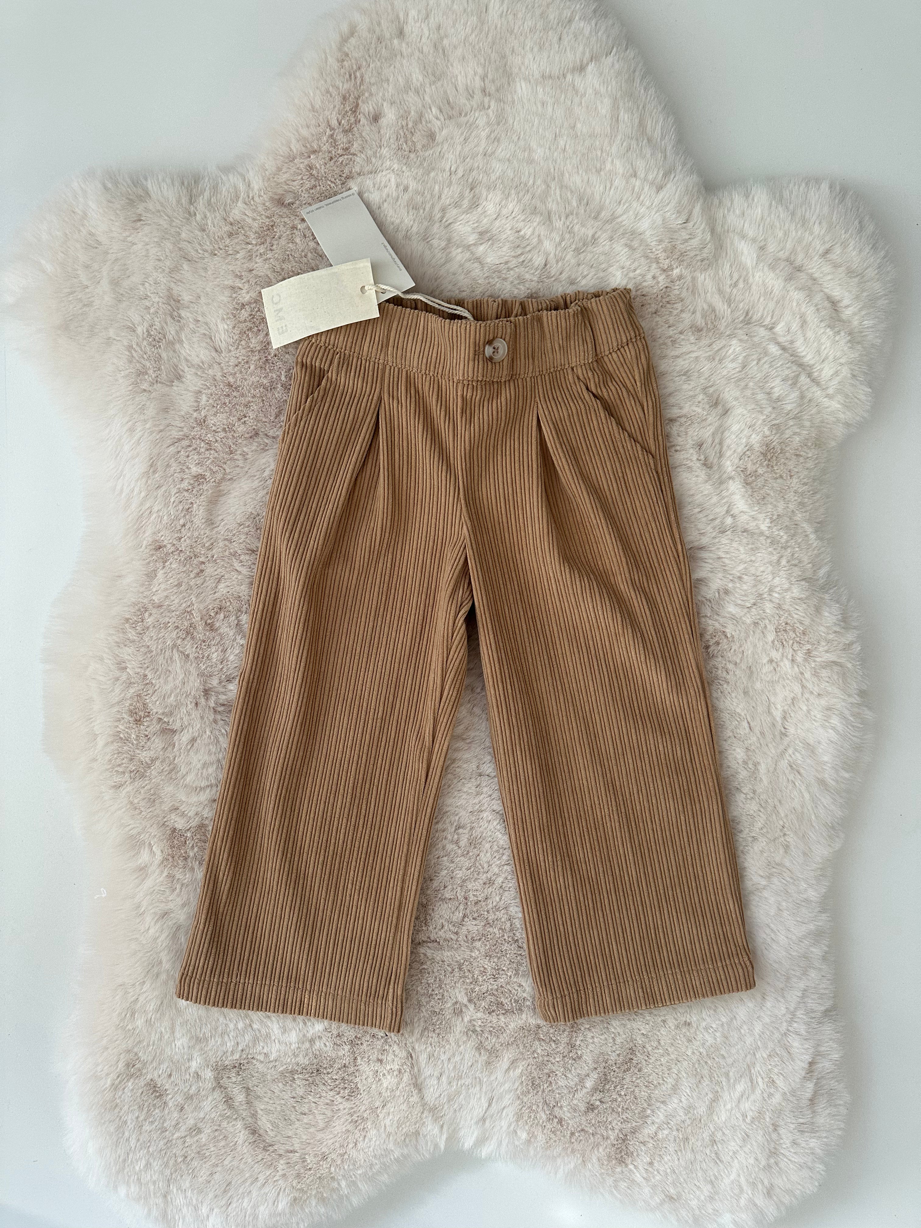 EMC – Comfortabele Rib Broek met Plooien (Camel/Bruin)