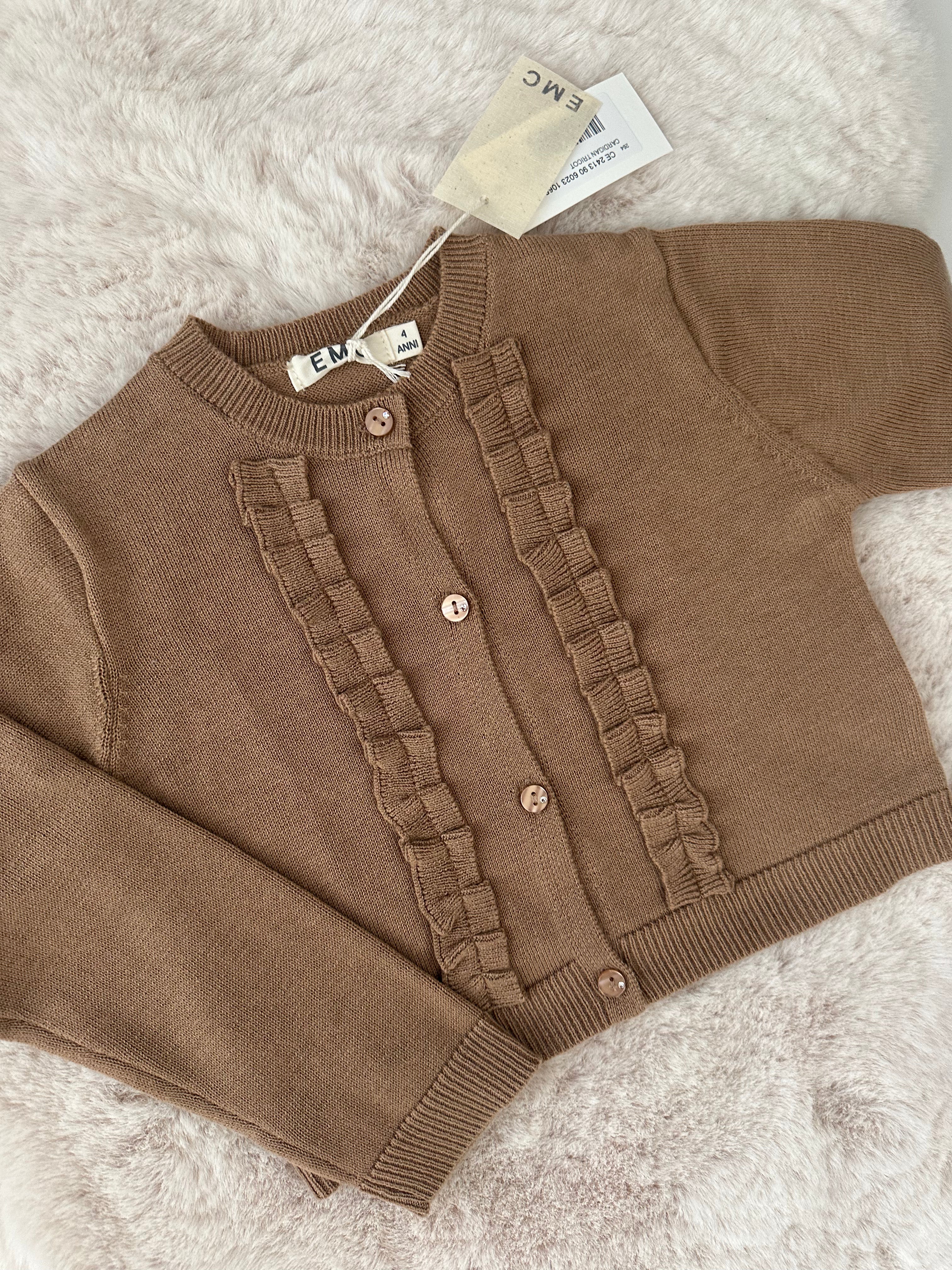 EMC – Gebreid Vestje met Ruffle Details (Cognac/Bruin)